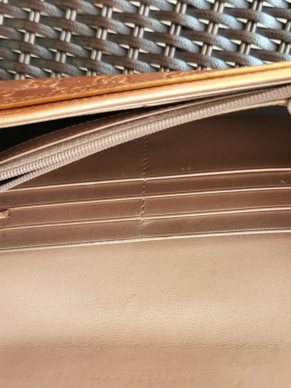 Gucci Metallic Gold GG Logo Women's Wallet - Picture 9 of 13